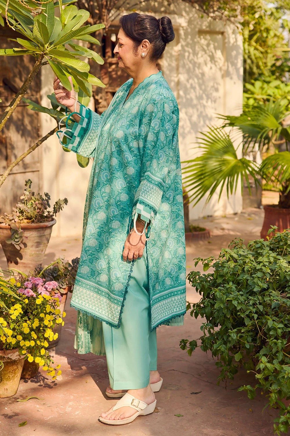 Gul Ahmed Unstitched Printed Lawn 3 Piece Suit CL-52692B | SHELAI26081718