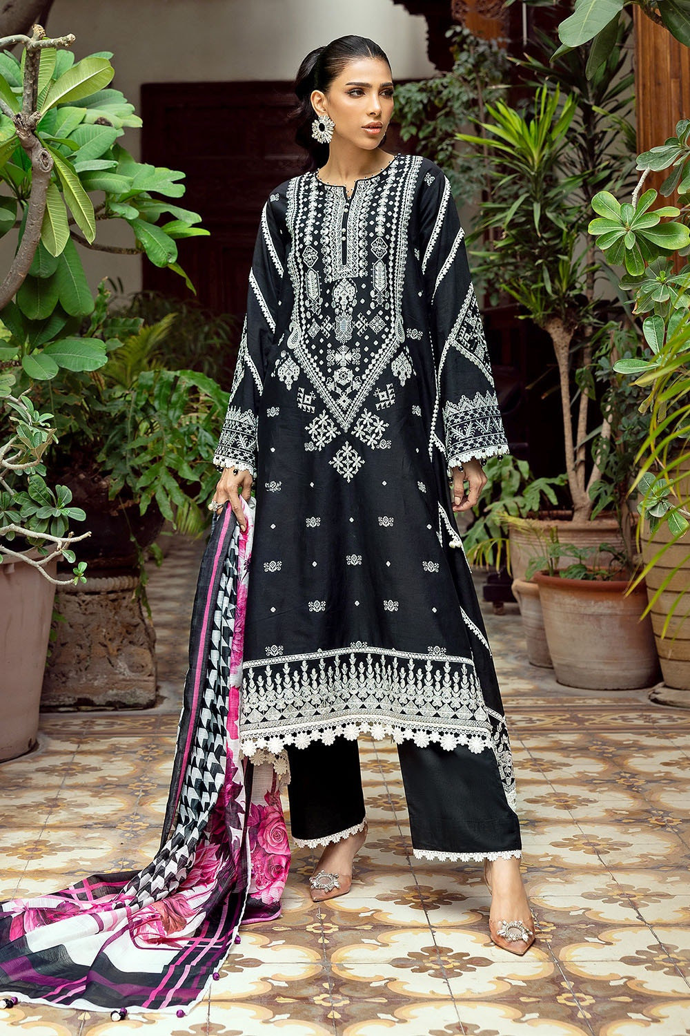 3 Piece Unstitched Lacquer Embroidered Lawn Suit with Zari Paper Cotton Dupatta SP-52043