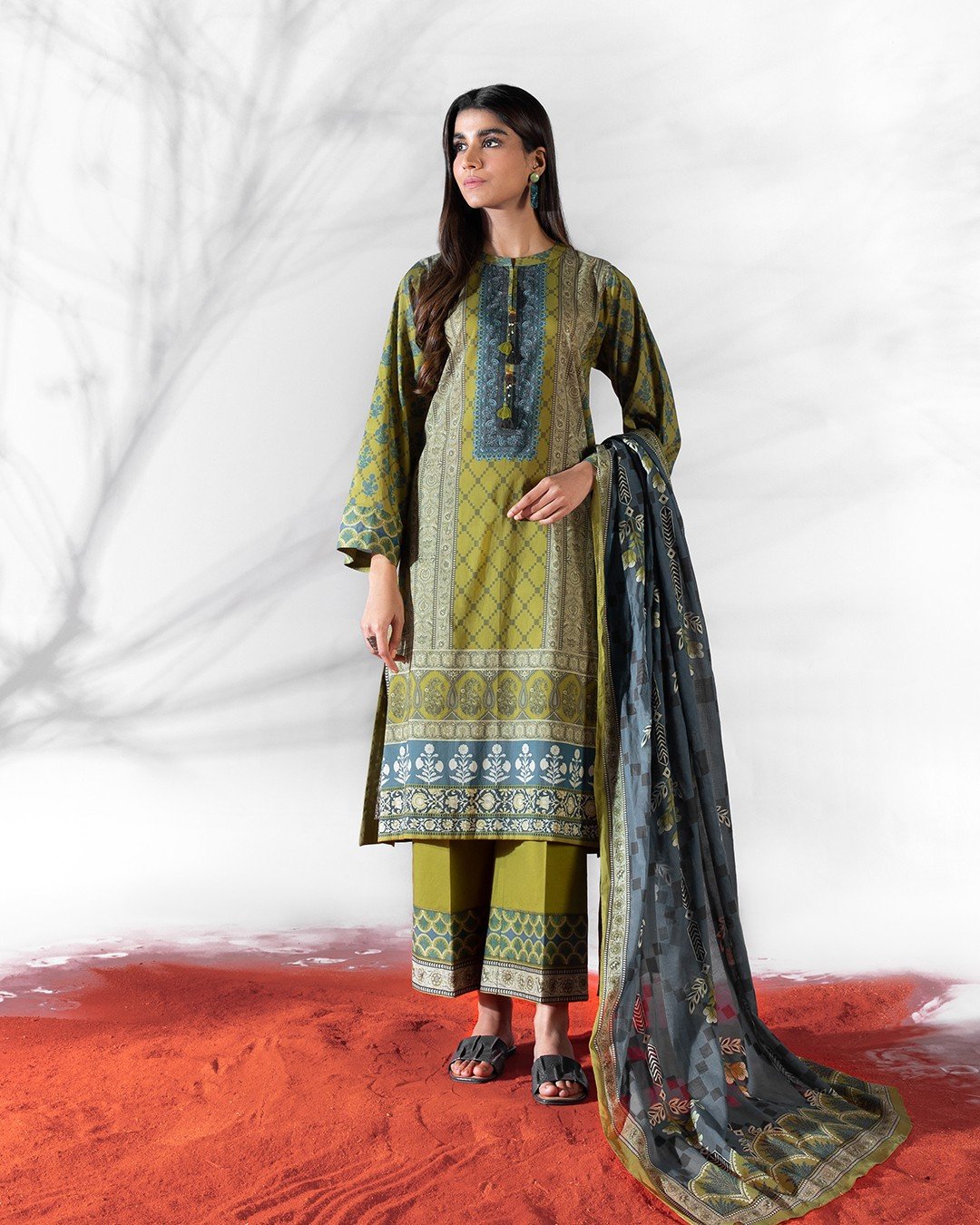 Sapphire | 3 Piece - Printed Lawn Suit | 22V14WS