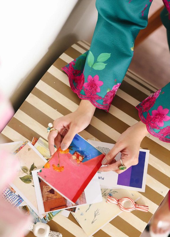 Nissa Floral Symphony Prints By Rajbari