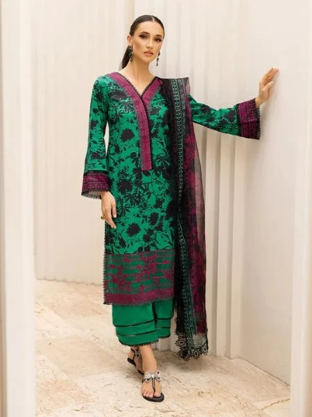 Tahra Lawn Mysti-Peony 5A by Zainab Chottani ‘23 at SHELAI