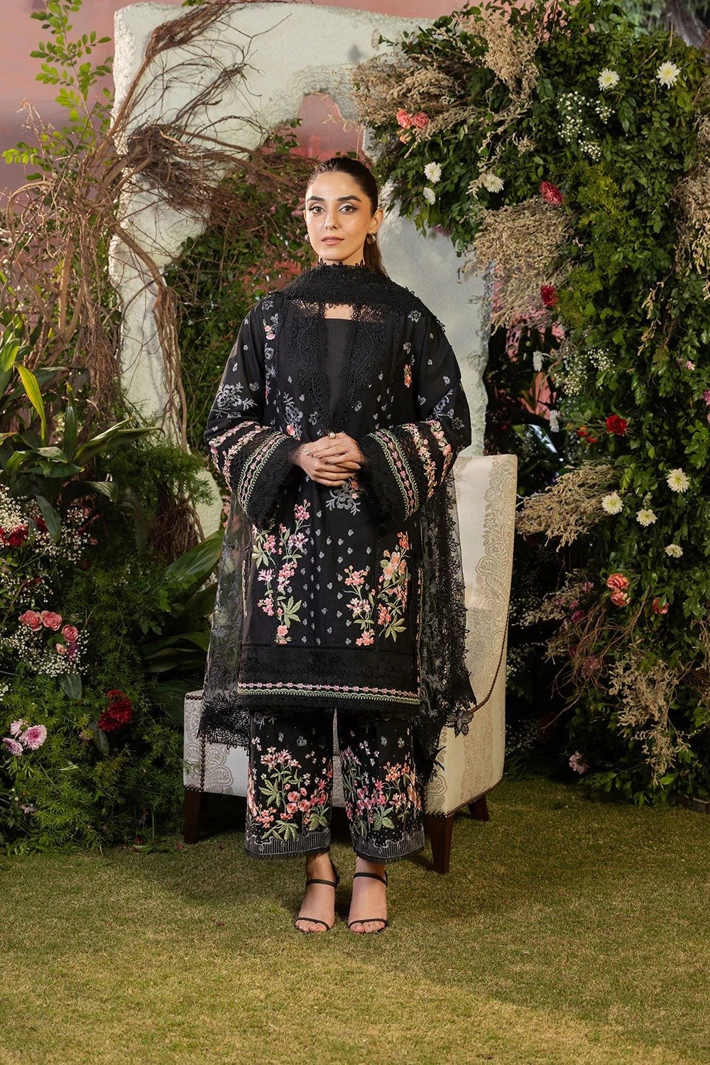 Sobia Nazir | Luxury Lawn 25 | 14B | SHELAI25025