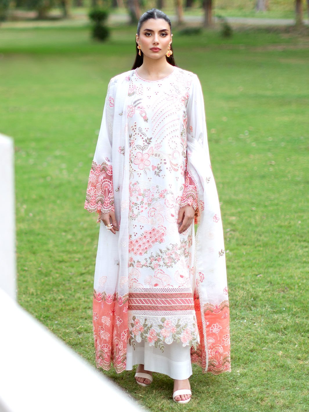 Sopie Luxury Lawn by Mahnur Unstitched Collection 25 | Lyra