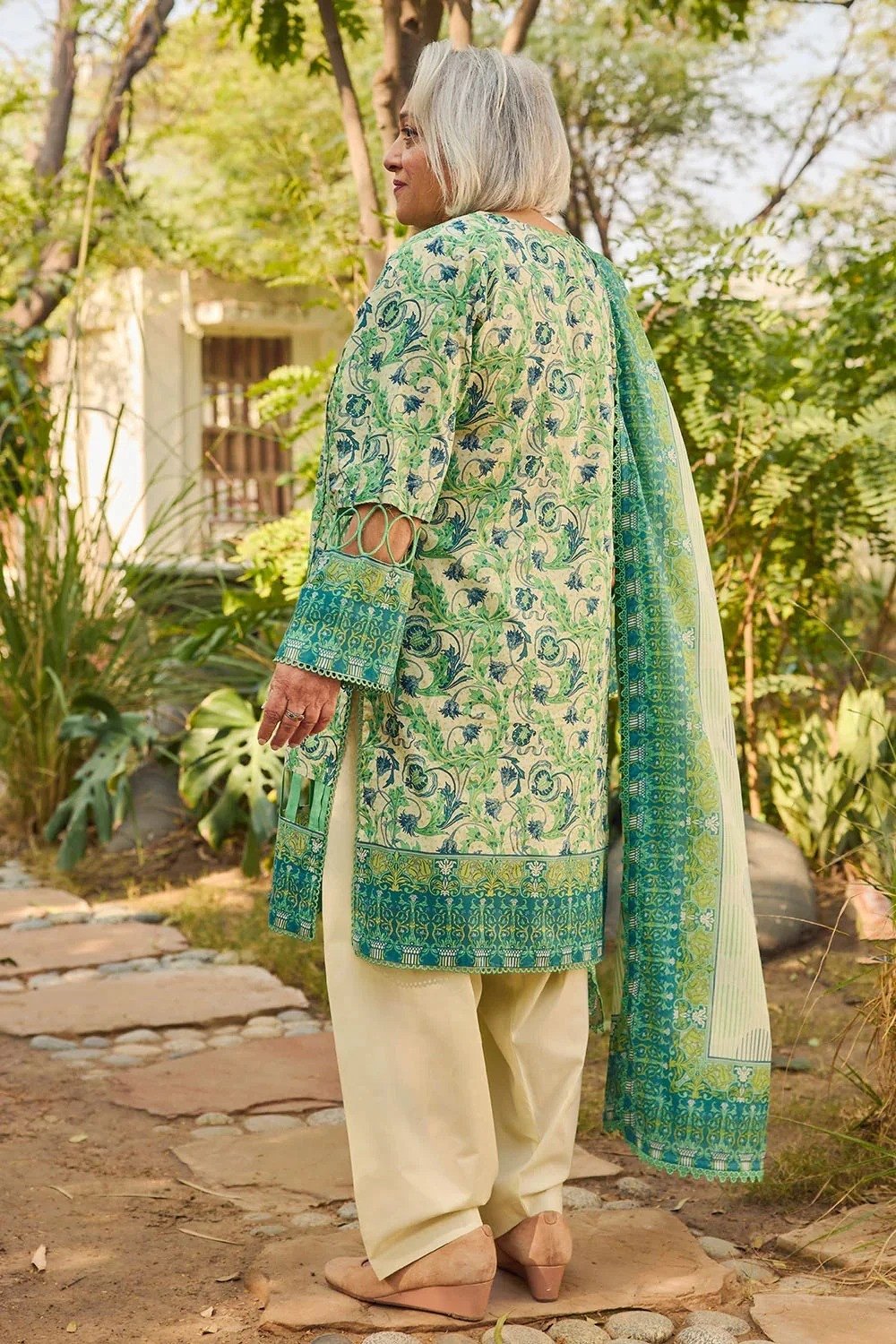 Gul Ahmed 3 Piece Embroidered Printed Lawn Suit CL-62052A | SHELAI26081726