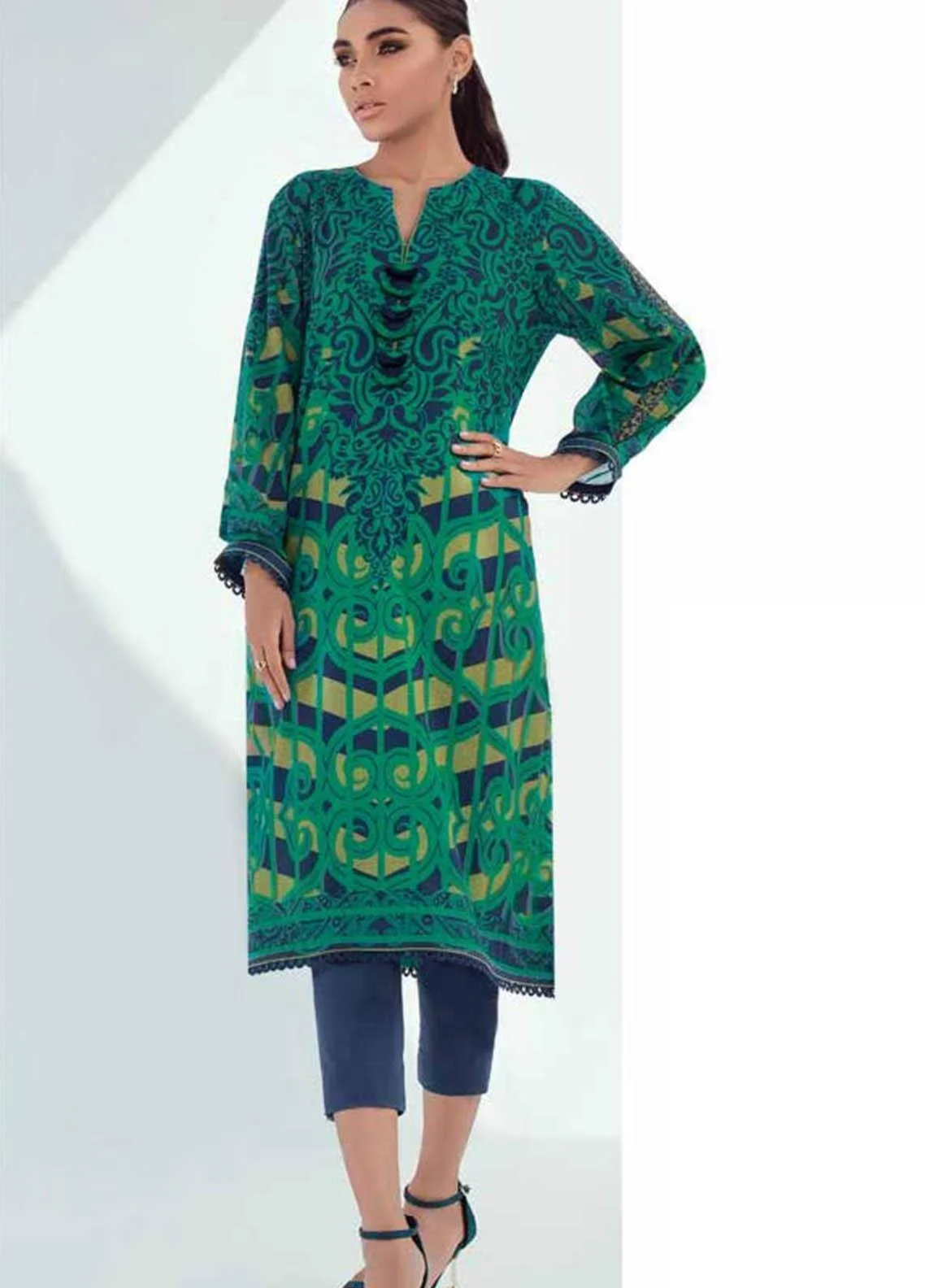 Alkaram Studio printed 2 pieces available in Shelai SS-41-21