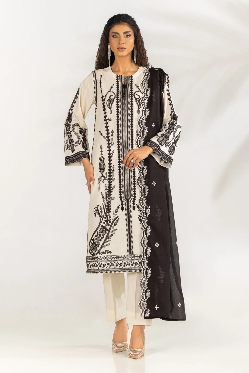 Gul Ahmed Lawn Collection | SHELAI26081561