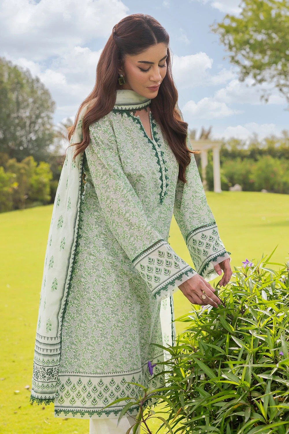 Gul Ahmed Unstitched Printed Lawn 3 Piece Suit CL-52689B | SHELAI26081711