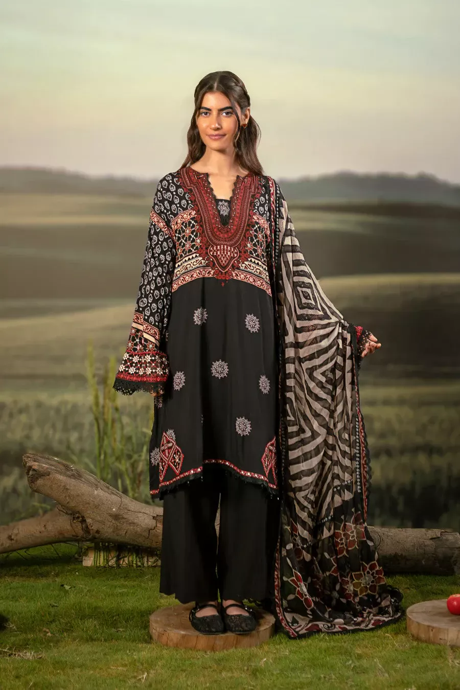 3 Pc Unstitched Embroidered Arabic Lawn Suit | MB-PFUS25-09A
