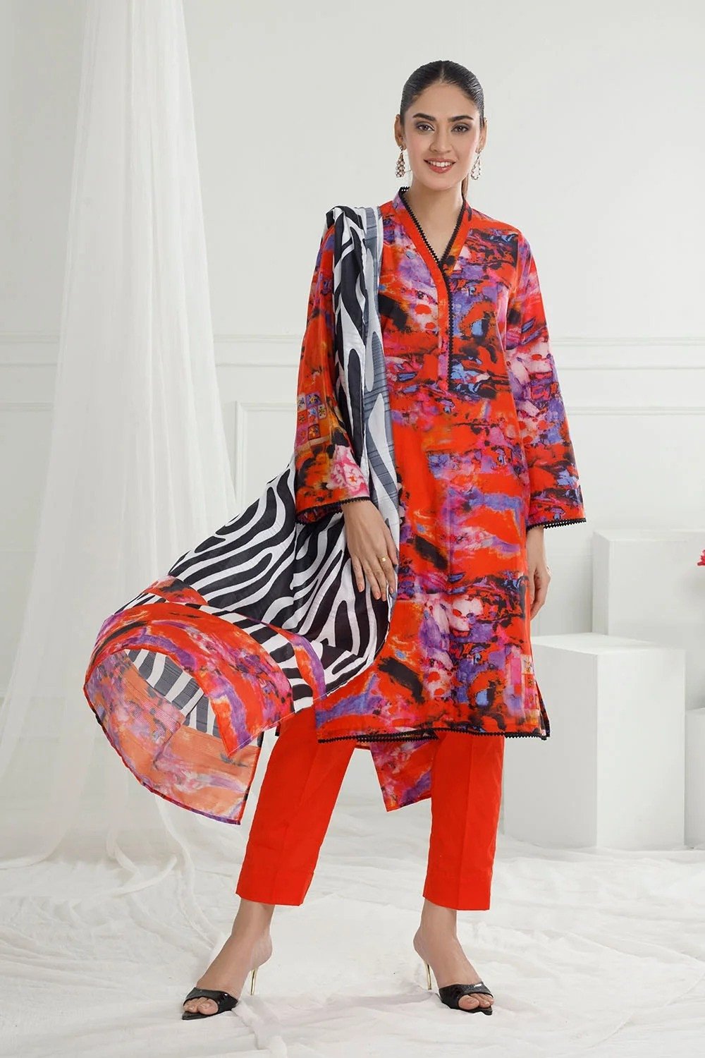 Gul Ahmed Unstitched Printed Cotton Silk Suit with Printed Chiffon Dupatta | SHELAI18685