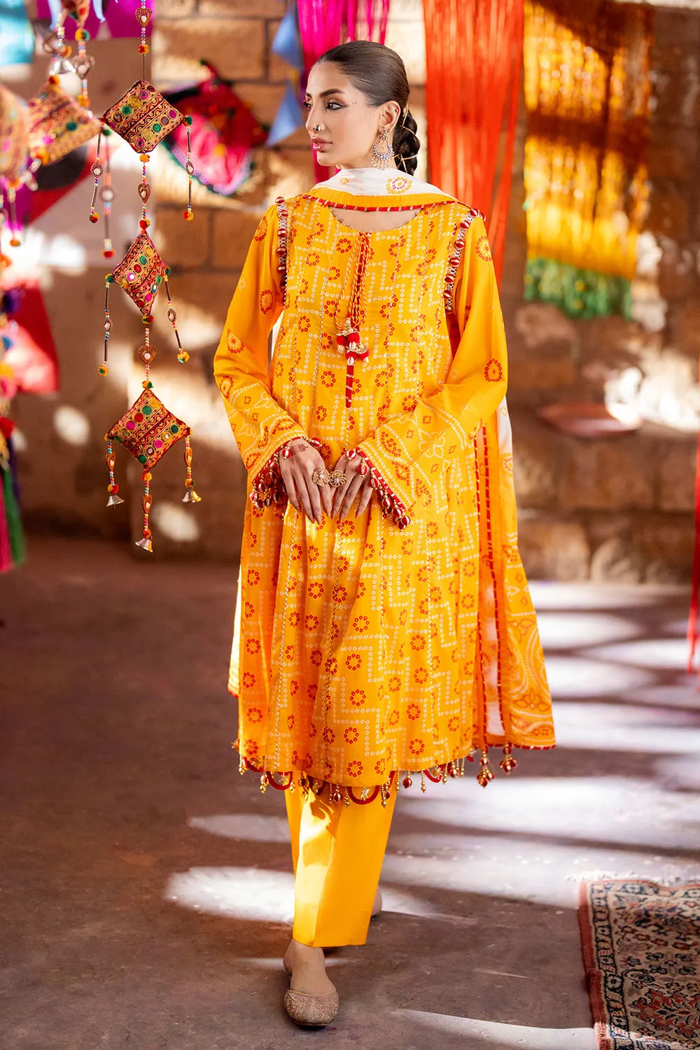 Gul Ahmed's Chunri collection featuring a style pattern and a contrasting dupatta | SHELAI 19504