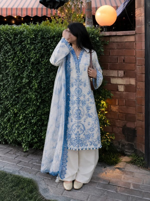 GulAhmed Embroidered Lawn Collection | SHELAI26081581