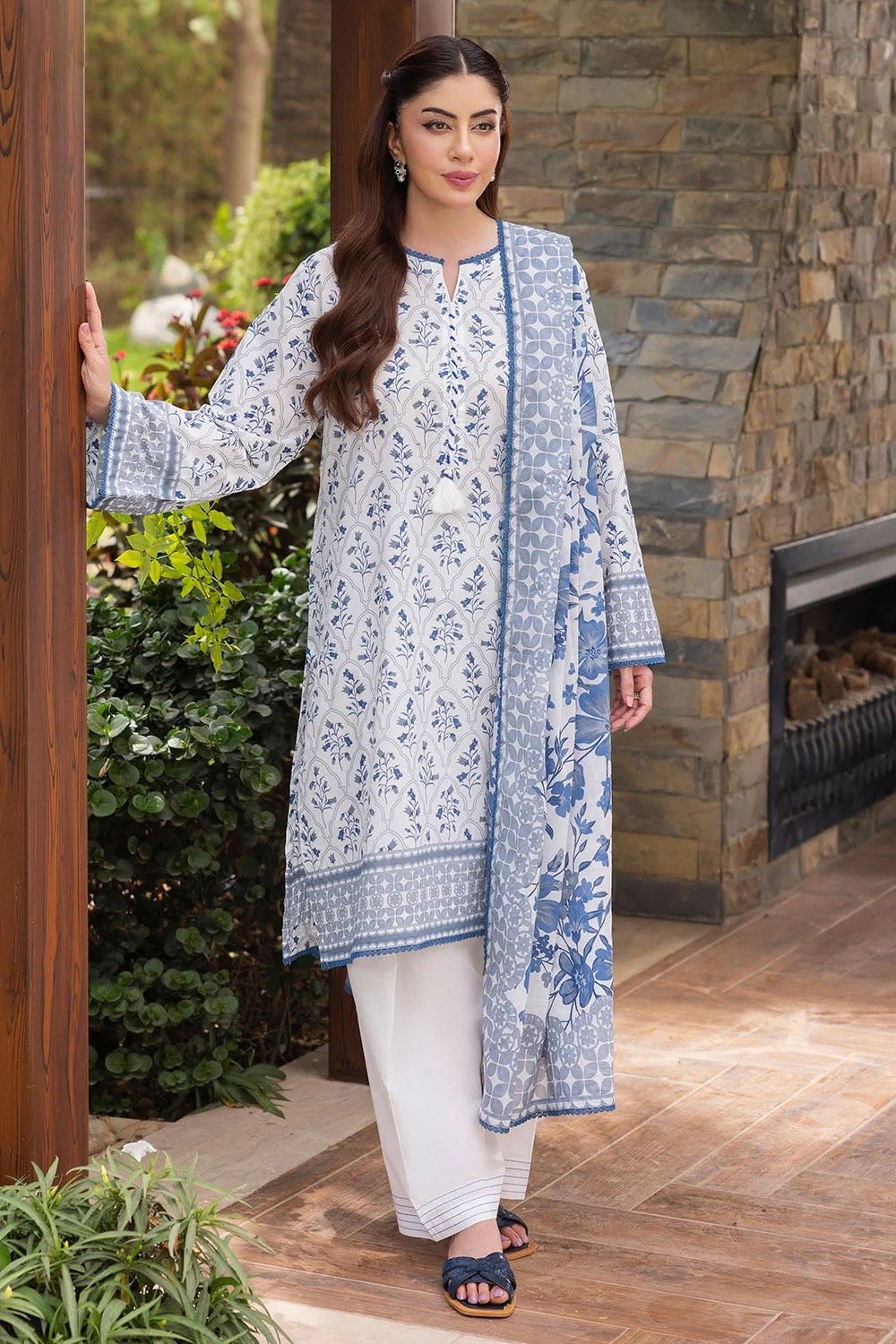 Gul Ahmed Unstitched Printed Lawn 3 Piece Suit CL-52702B | SHELAI26081714