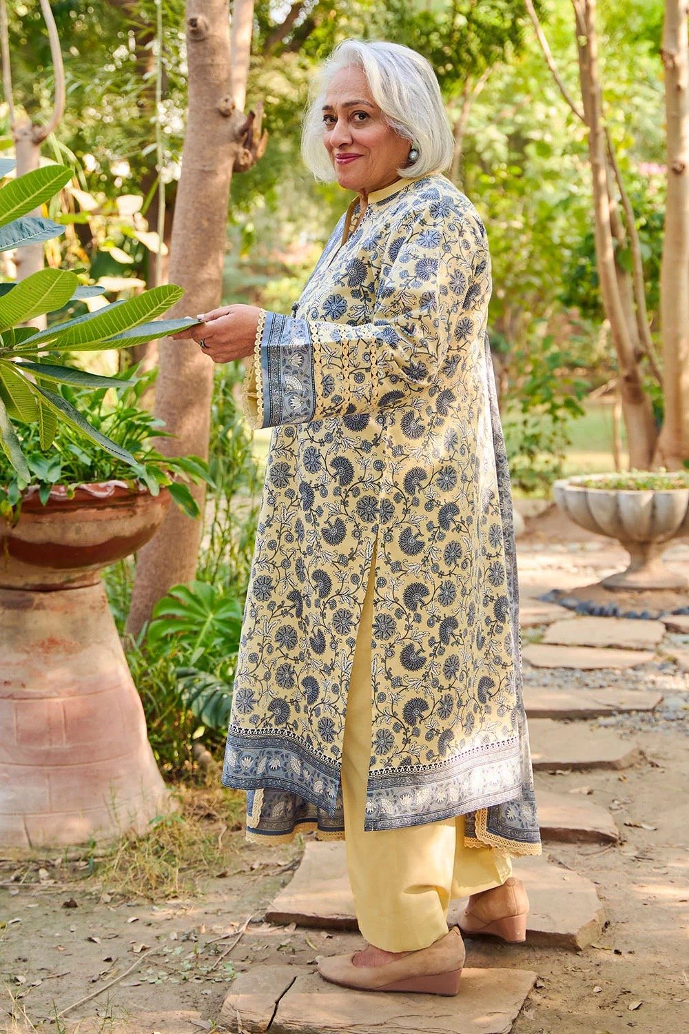Gul Ahmed 3 Piece Embroidered Printed Lawn Suit CL-62104B | SHELAI26081722