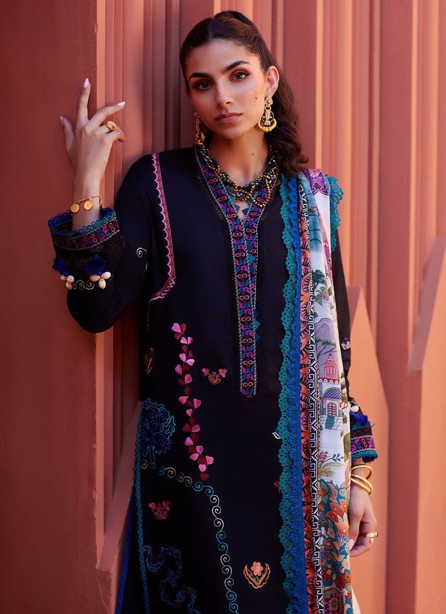 Farah Talib Aziz | Ilaria Black | SHELAI8409